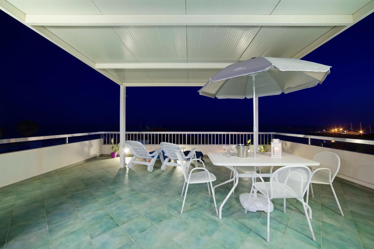 Archimede, Appartamento Con Vista In Centro A Marina Di Ragusa Extérieur photo