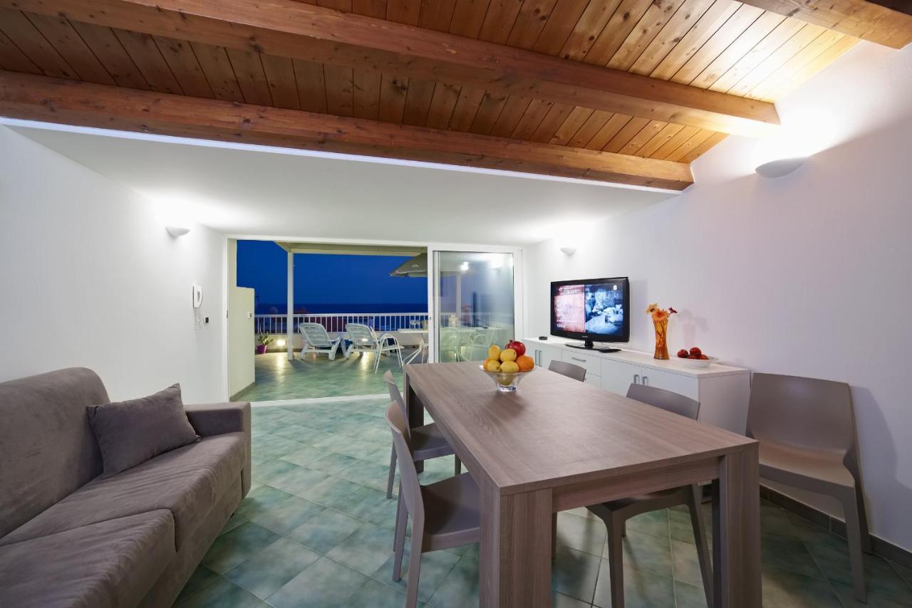 Archimede, Appartamento Con Vista In Centro A Marina Di Ragusa Extérieur photo
